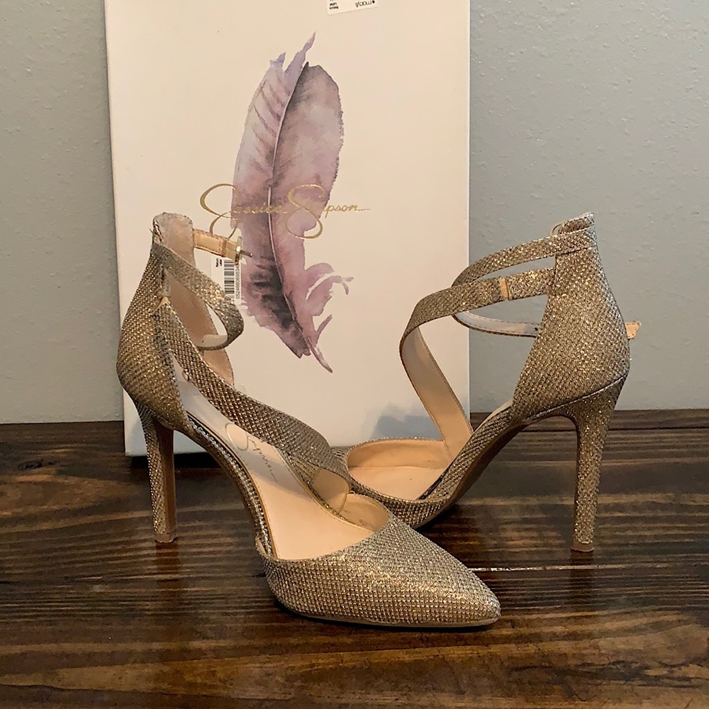 Gold Jessica Simpson like new heels 👠🤩